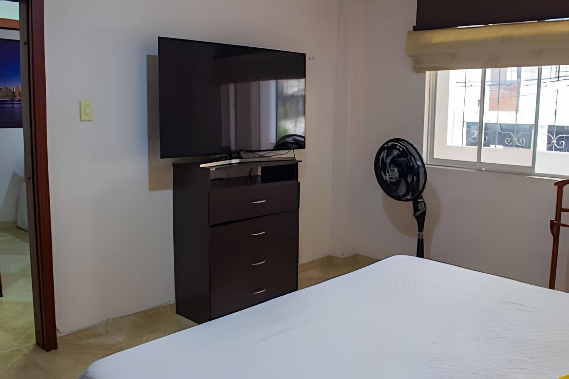 Cerca De La Clinica San Luis. Apartment *